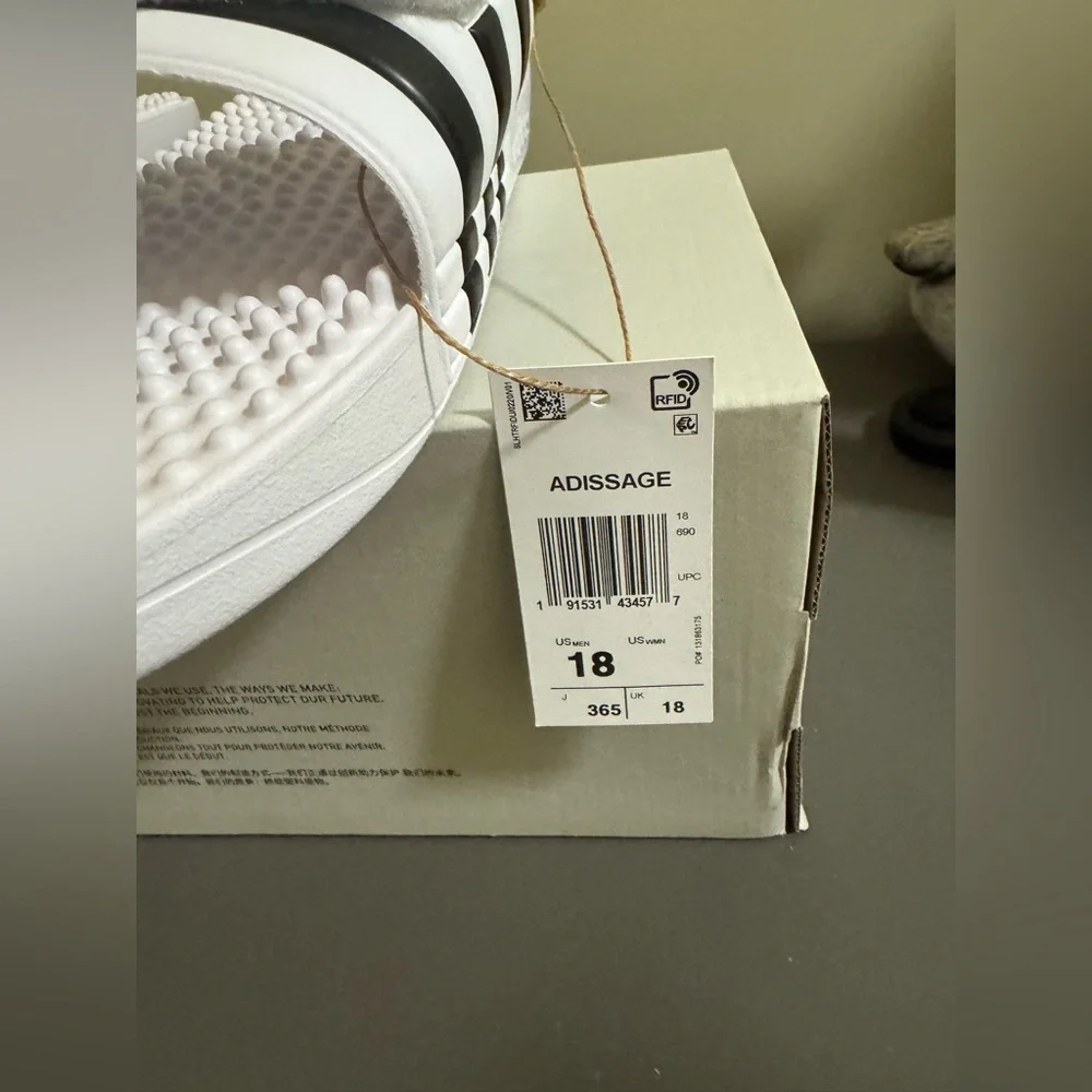 Mens Adidas Slides Sandals NWT - Picture 2 of 4